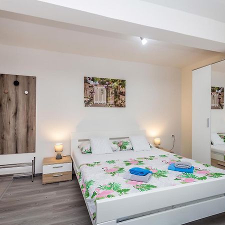 Apartmani Tena Njivice Eksteriør billede