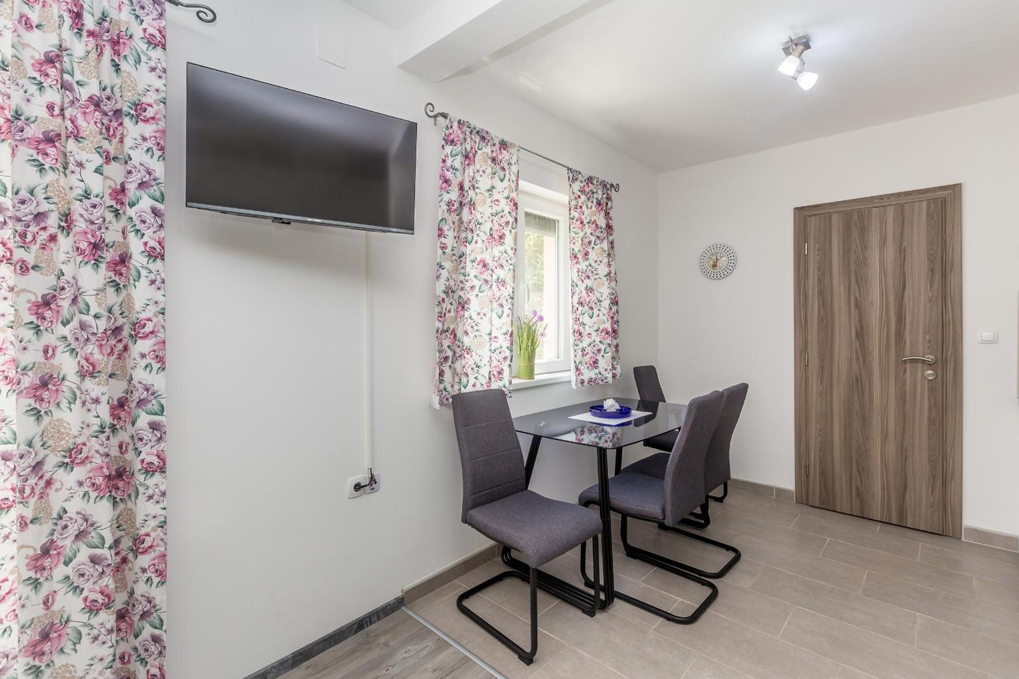 Apartmani Tena Njivice Eksteriør billede