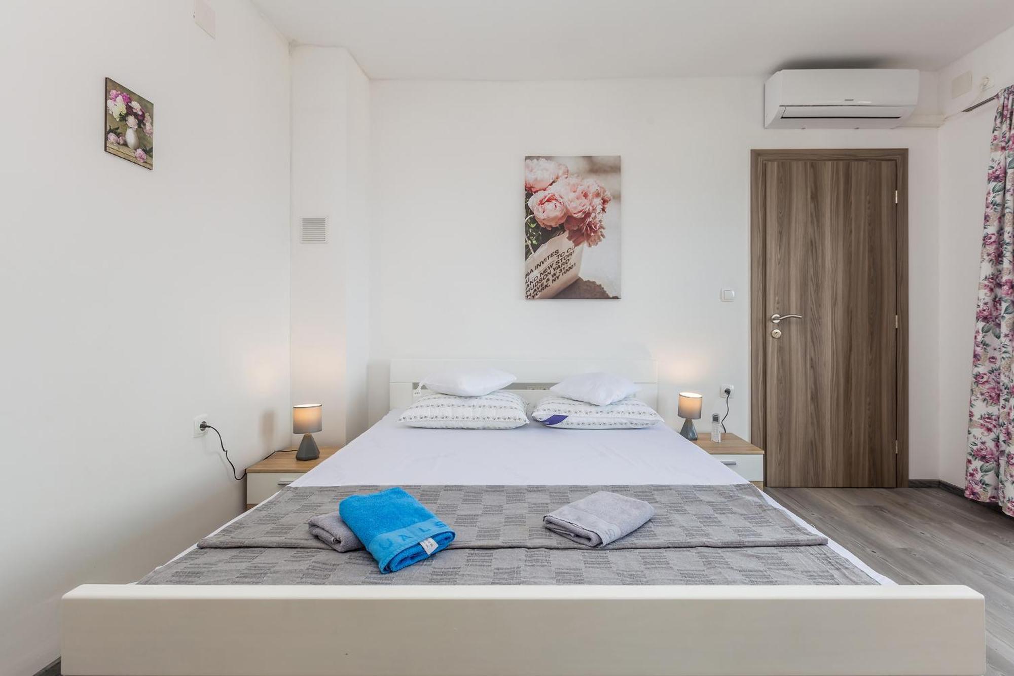 Apartmani Tena Njivice Eksteriør billede