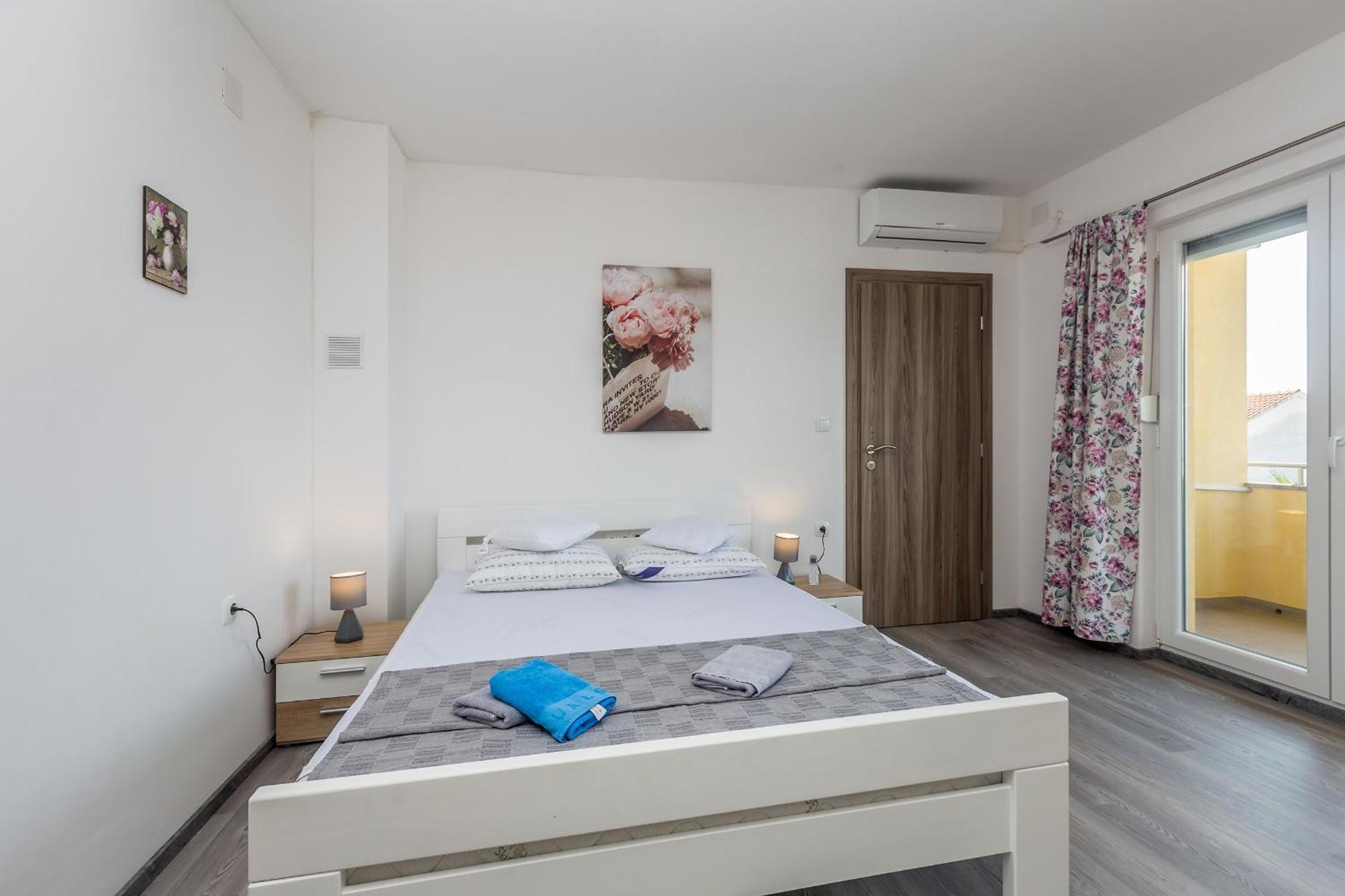 Apartmani Tena Njivice Eksteriør billede