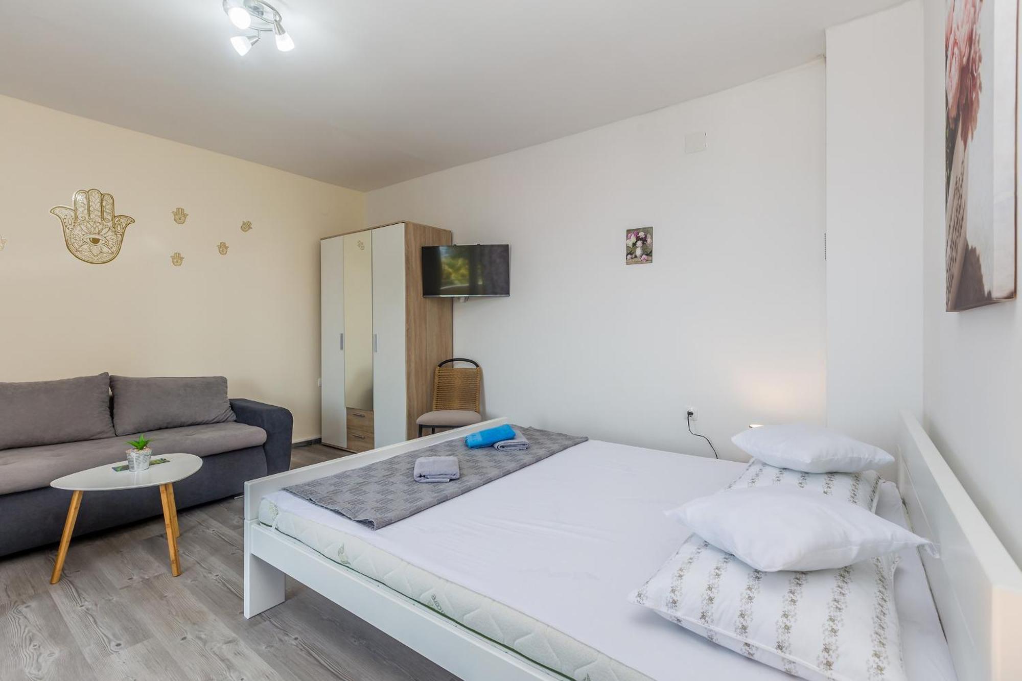 Apartmani Tena Njivice Eksteriør billede