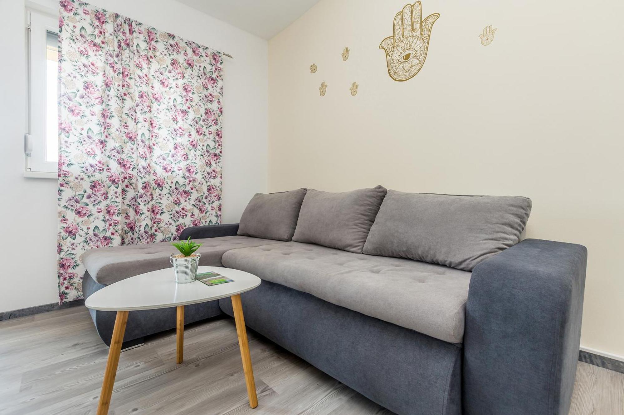 Apartmani Tena Njivice Eksteriør billede